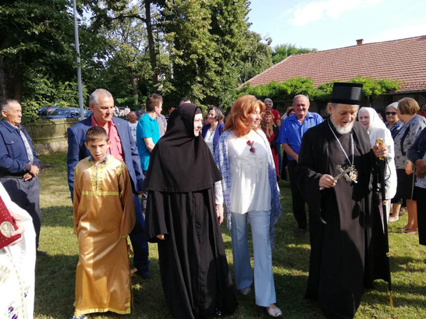 ДАР ВОЈВОДА И ОЦА ПЕТРА: Слава  манастира у Поцерском Добрићу